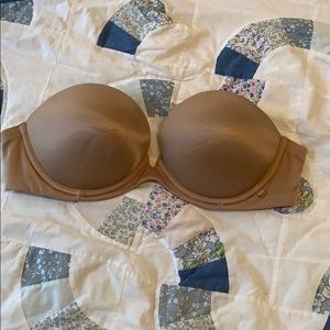 Victoria’s Secret strapless bra